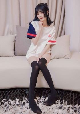 关秀媚三级露全乳视频在