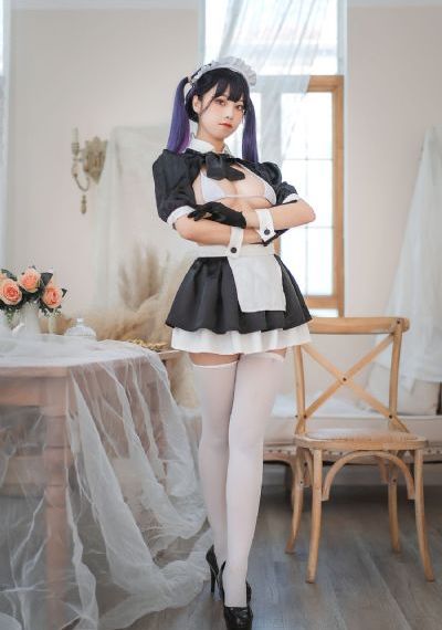 《年轻的女教师2》在线观看